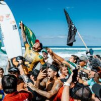 ガブリエル・メディナがブラジリアンモデルと結婚でショートムービー公開