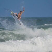 父親シェイプのサーフボードに戻ったジョーディ・スミス!テストライド動画