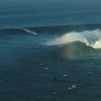 女性サーファーによるマウイ島ジョーズでのビッグウェイブサーフィン動画