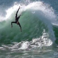 2021年ファーストスウェルがヒット！ザ・ウェッジでのフリーサーフ動画