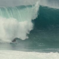 ハワイ/タヒチ/ニアスでビッグバレル!タイラー・ニュートンのトリップ動画