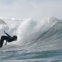 ヨーロピアン女性としては珍しいフリーサーファーのアイナラ・アイマット