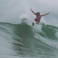 バリ島のパフォーマンスウェイブ!若手サーファーガールのフリーサーフ動画