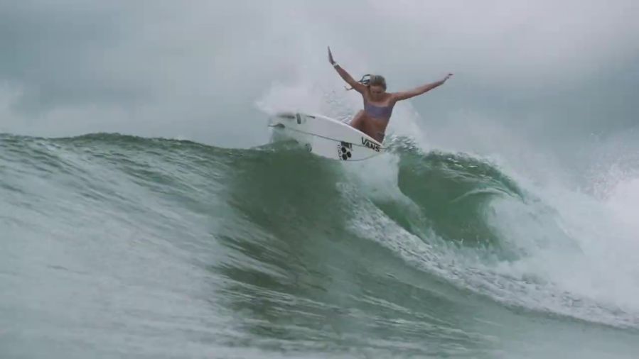 バリ島のパフォーマンスウェイブ 若手サーファーガールのフリーサーフ動画 サーフィン動画ニュース World Surf Movies