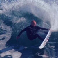 ディオン・アジアスのシグネチャーボードモデル「RAVEN」：本人フリーサーフ動画