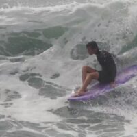 フィンレスボードを完璧にコントロール！オーウェン・ケストナーのフリーサーフ動画