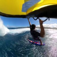 マウイ島ジョーズで新たなチャージ！カイ・レニーのウイングサーフィン動画