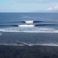 レイキーピークの3~4フィートとは!?雨季終盤のスンバワ島フリーサーフ動画