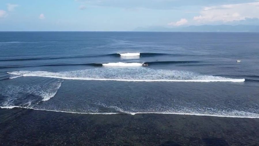 レイキーピークの3 4フィートとは 雨季終盤のスンバワ島フリーサーフ動画 サーフィン動画ニュース World Surf Movies
