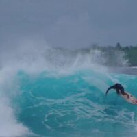 セス&ジョシュアのモニーツ兄弟によるセンターフィン無しボードでのフリーサーフ動画