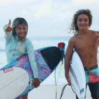 スカイ・ブラウンがオアフ島ノースショアへ!パイプでのサーフシーンなど