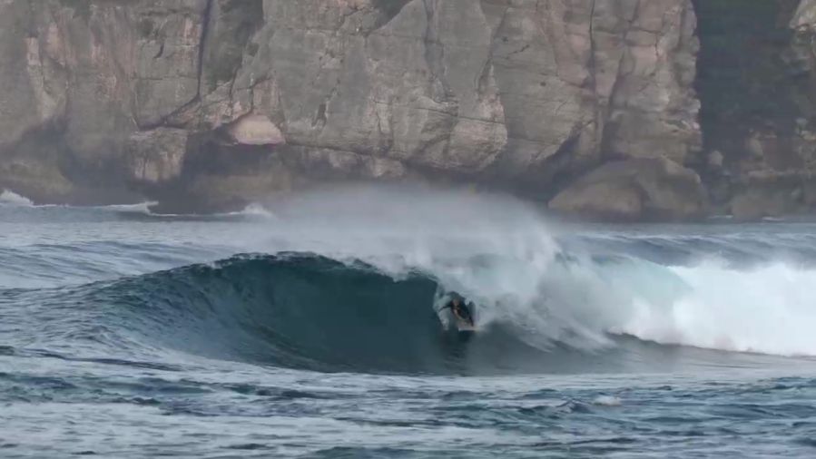 雨季入りたてのアーリーシーズン スンバワ島ヨーヨーズのフリーサーフ動画 サーフィン動画ニュース World Surf Movies