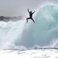 メイソン・ホーがザ・ウェッジへ!スキムボーダーたちとのフリーサーフ動画