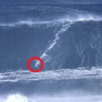 ビッグウェイブのギネス更新!?試算100フィート越えのライディング動画