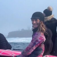 マーヴェリックスにチャージする女性サーファーたち！ビッグウェイブ動画