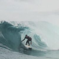 ザ・ボックスで女性CTサーファー初チャージ!?マリア・マニュエルのバレル動画