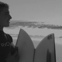 オスカー・ラングバーンによるFCSのクリステンソンキールフィン使用動画