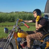 チッパ・ウィルソンに密着Ep2!ハーレー旧車やドラグボードのボディボードなど