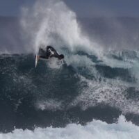 メインブレイクかザ・ボックスか!?CTサーファーのウォームアップサーフ動画