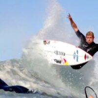 冬に入り始めたオーストラリア!ミック・ファニングの最近のフリーサーフ動画