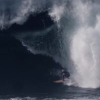 シップスターンとサウスコースト!ラッセル・ビールキの最新ビッグバレル動画