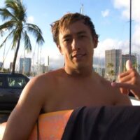 オアフ島サウスショアに21年ビッグスウェルが!イーライ・オルソンのフリーサーフ動画