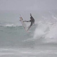 ローカルとCTサーファーが入り乱れたローワーズでのフリーサーフィン動画