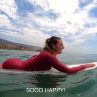 レイキー・ピーターソンがミッドレングスでサーフィン復帰!Vlog動画