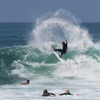 イーサン・ユーイングがカリフォルニアのローワーズへ！フリーサーフィン動画