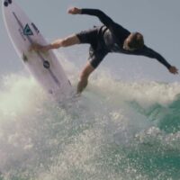 ジョーディ・ローラーが豪東海岸をロードトリップ!フリーサーフィン動画