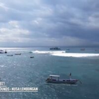 レンボンガン島のプレイグランド!ピークシーズン8月のフリーサーフ動画