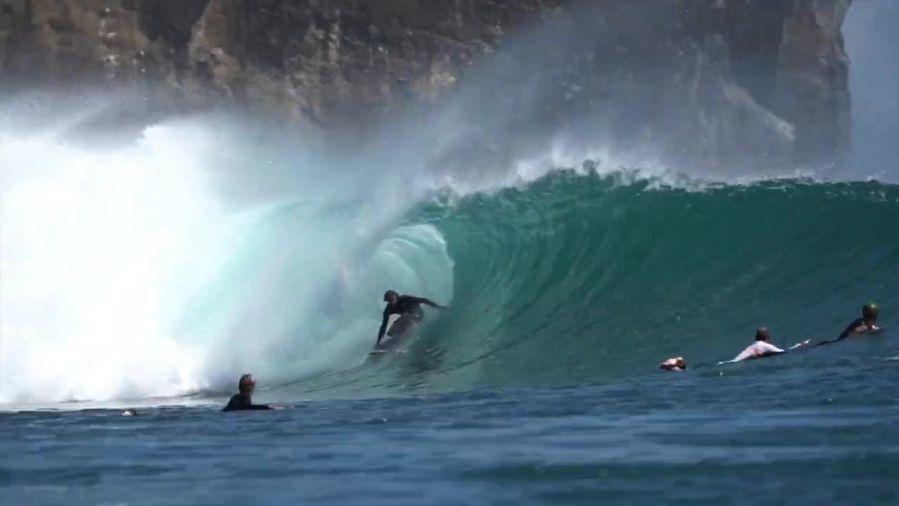 インドネシアのウエストスンバワ ブラッド フローラのフリーサーフ動画 サーフィン動画ニュース World Surf Movies