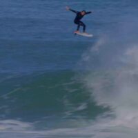 豪シーズン終わりのビッグスウェル!ジュリアン・ウィルソンのフリーサーフ動画