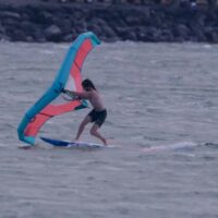 アルビーとマットがウィンドフォイリングにトライ！「The Isle」Ep302