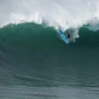 今季ファーストスウェルヒットのマウイ島ジョーズで発生したワイプアウト動画