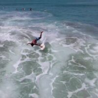 バリ島でたまたまカメラが捉えた興味深いサーフィンコンピレーション動画