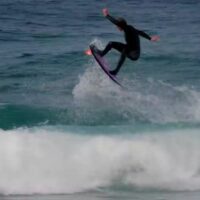 オリジナルスタイルが光るコナー・リー!フリーサーフィン動画