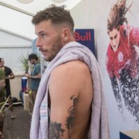 ジャック・フリーストーンがツインフィンで人気の「Album Surf」と契約へ