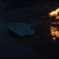 カージーとアッシャー主演のAlbum Surfのツインフィン作品「Art Form」