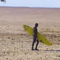 オーシャンビーチでトリプルオーバー！21/22年シーズン最大スウェルがヒット