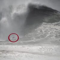 ナザレのモンスターウェイブに喰われる!今季ヘビーワイプアウト動画