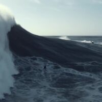 今季ラストのヒュージスウェル!?2月25日のナザレでのビッグウェイブ動画