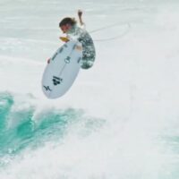 夏のゴールドコーストで撮影！リーフ・ヒーズルウッドのフリーサーフ動画