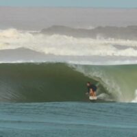 スーパーバンク炸裂でひたすらバレル!レインボーベイでのフリーサーフ動画