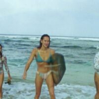 母も妹もサーファー！ホノルア・ブロムフィールドのサーフ家族ストーリー動画