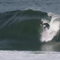 パドルインでケープフィアにチャージ!ラッセル・ビールキのフリーサーフ動画