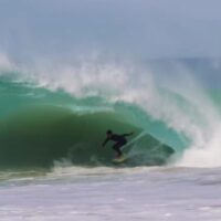 ヘビーなサンドボトムバレルも！アリッツ・アランブルの世界各地バレル動画