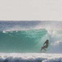 スナッパーロックスのバレル!アッシャー・ペイシーのスタイリッシュ動画