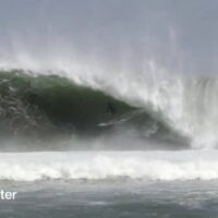 コードレッドスウェルでハワイ南部が大炸裂！カイ・レニーなどのビッグバレル動画