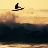 21/22年のハワイでのシーズン初旬!リーフ・ヒーズルウッドのフリーサーフ動画